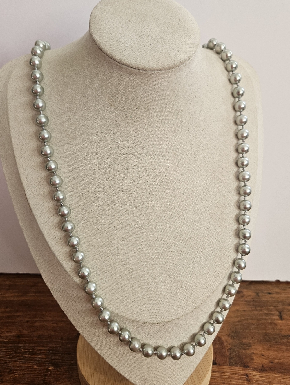 Vintage Trifari Faux Pearl Necklace In Silver Grey Hand-knotted